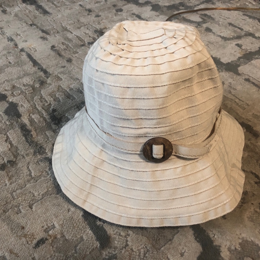 Sunday afternoons women’s bucket hat cream off white